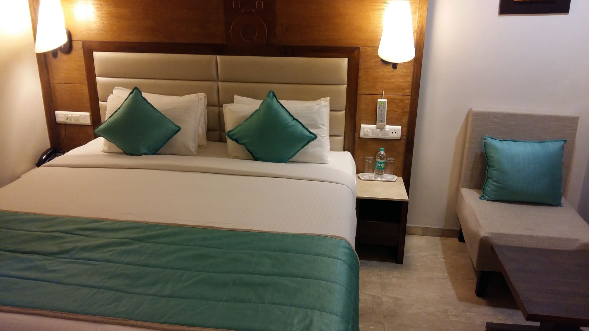 Pride Biznotel Vadodara Exterior foto